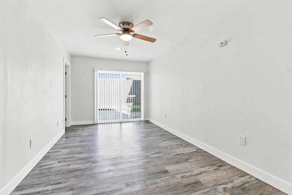 2027 E Avenue - Photo 3