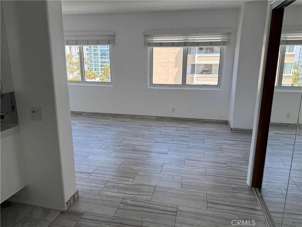 525 E Seaside - Photo 4