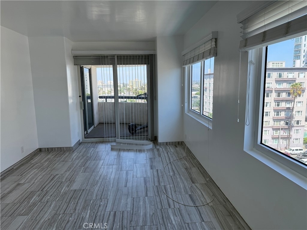 525 E Seaside - Photo 18
