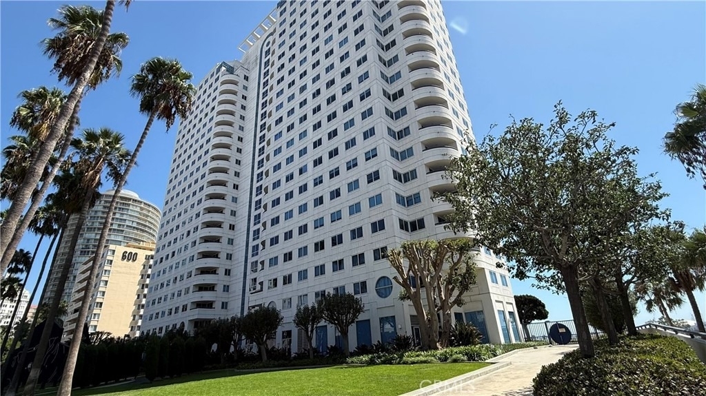525 E Seaside - Photo 1