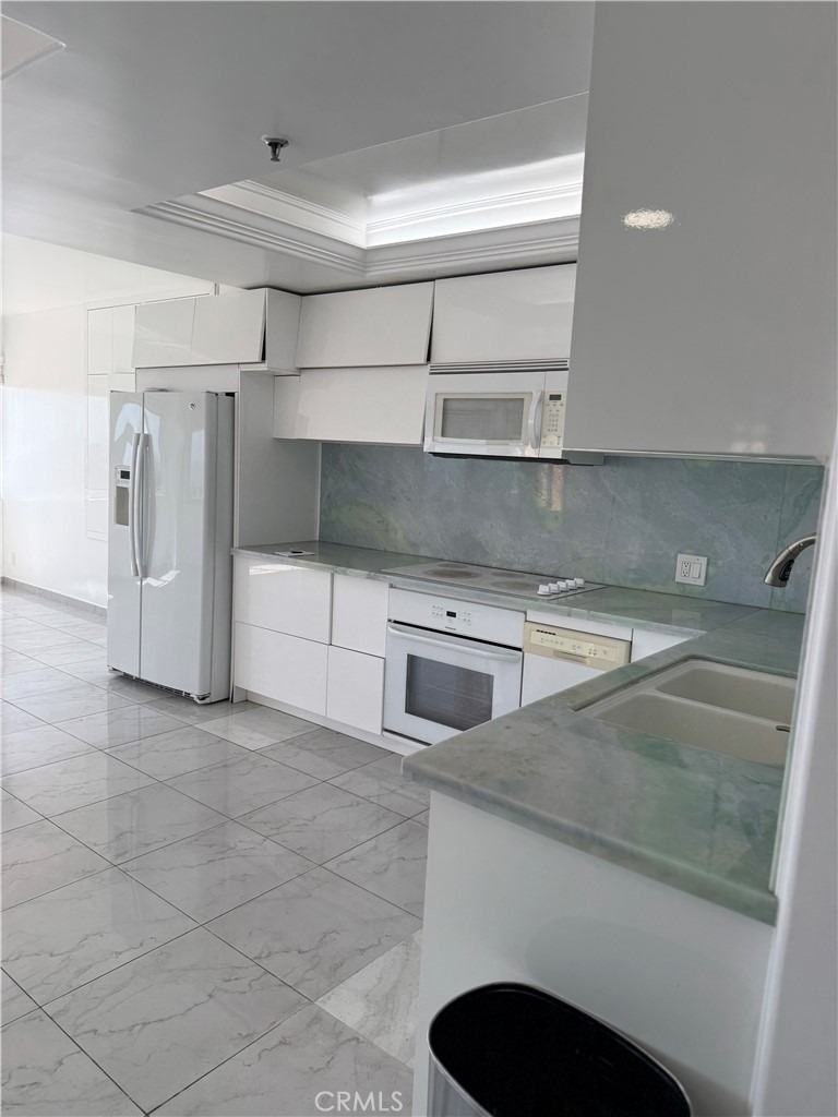 525 E Seaside - Photo 19