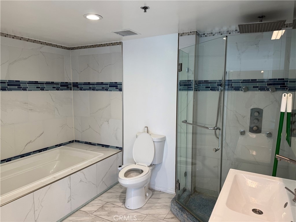 525 E Seaside - Photo 10