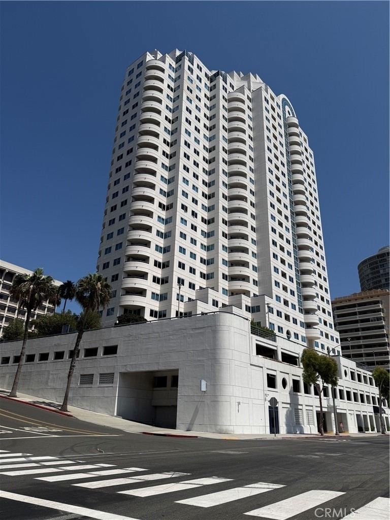 525 E Seaside - Photo 0