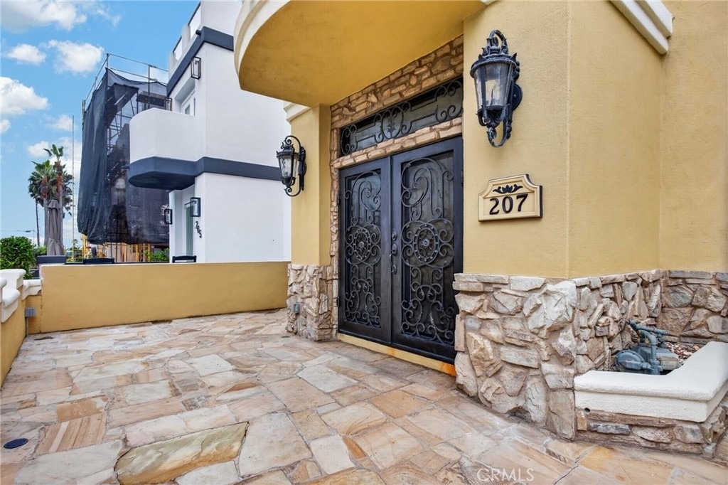 207 18th Street - Photo 1