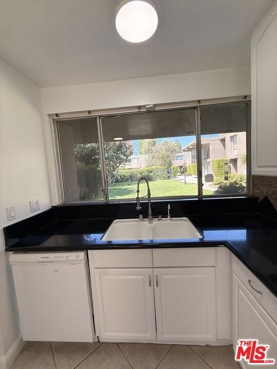 18110 Killllion Street - Photo 4