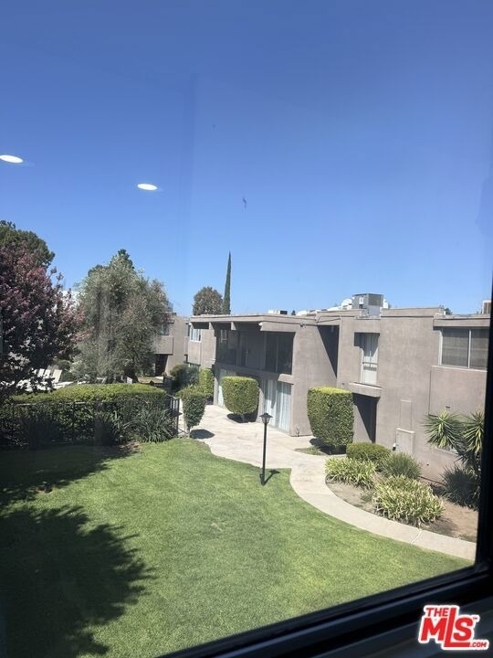 18110 Killllion Street - Photo 25