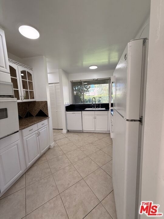 18110 Killllion Street - Photo 2