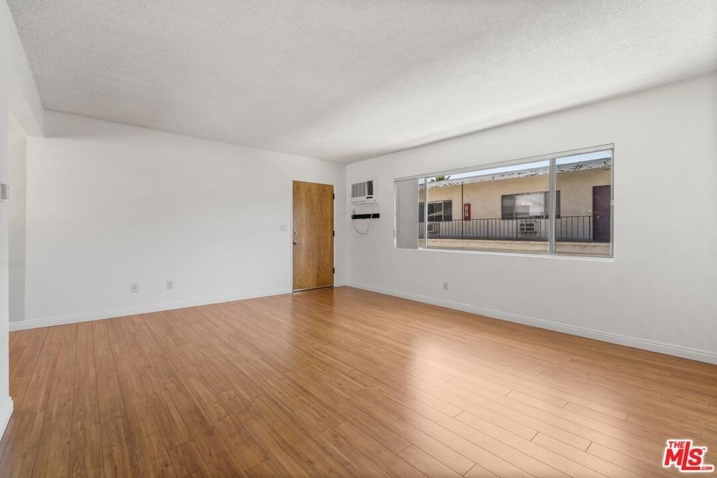 50 S Meridith Ave - Photo 1