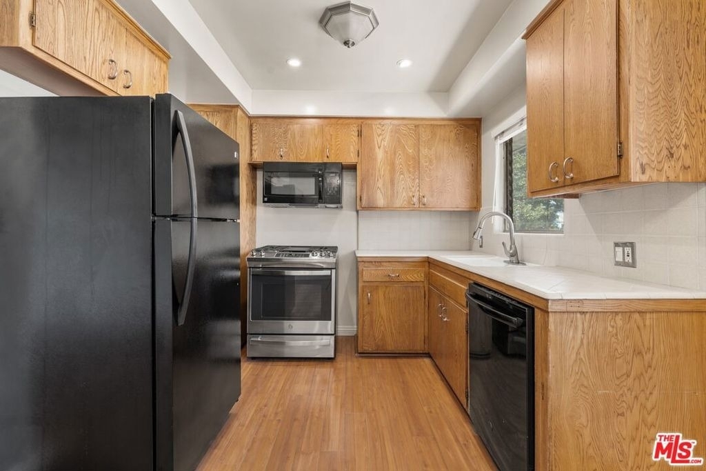 50 S Meridith Ave - Photo 4