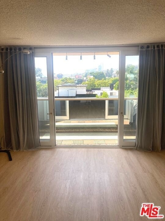 1025 N Kings Road - Photo 8