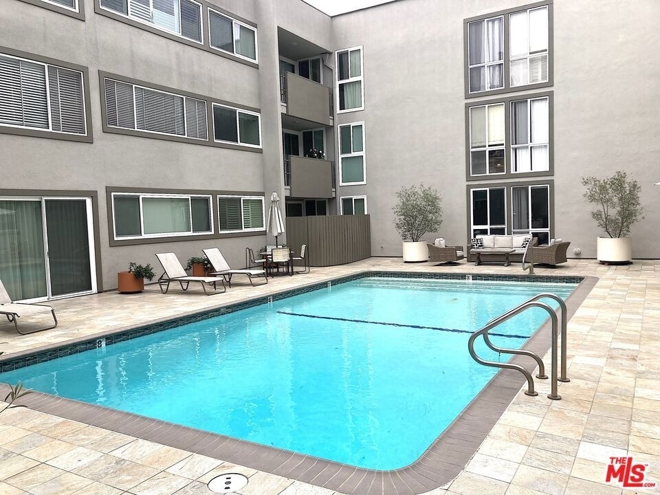 1025 N Kings Road - Photo 5