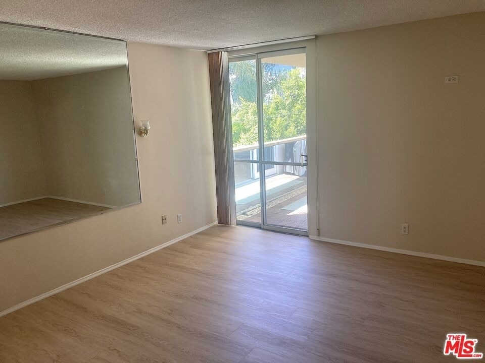 1025 N Kings Road - Photo 14