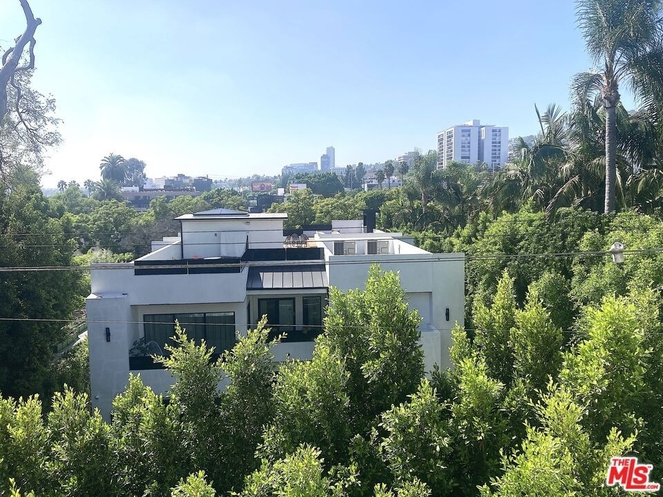 1025 N Kings Road - Photo 9