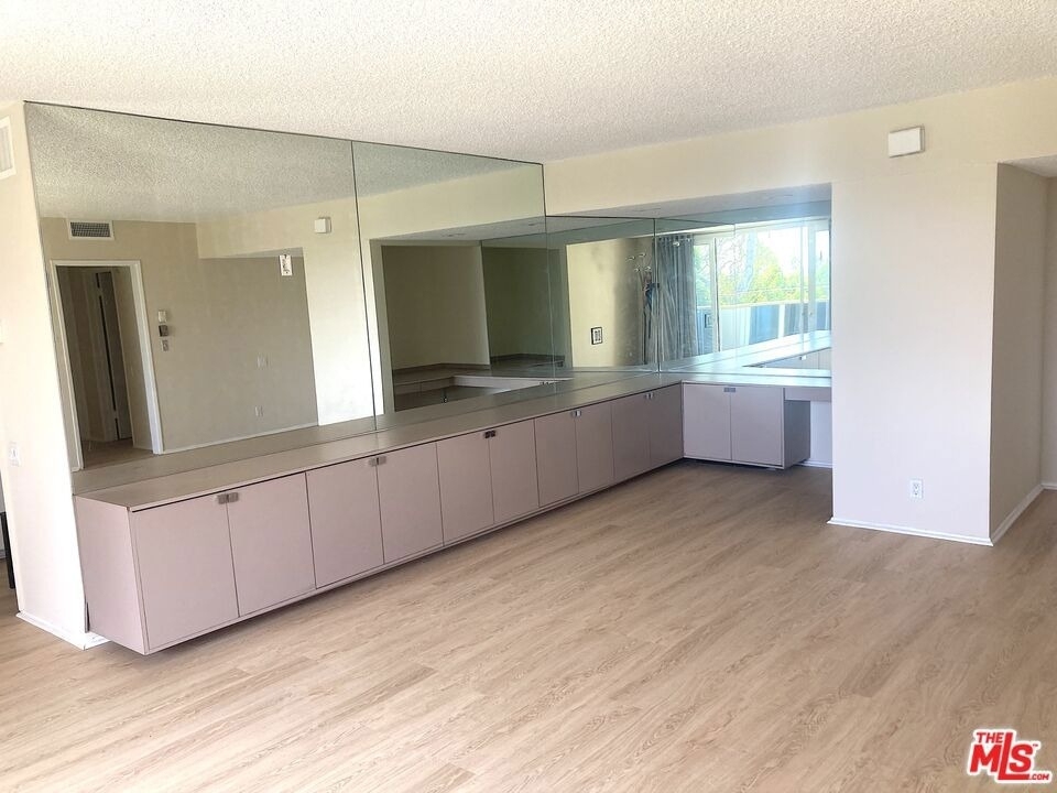 1025 N Kings Road - Photo 7