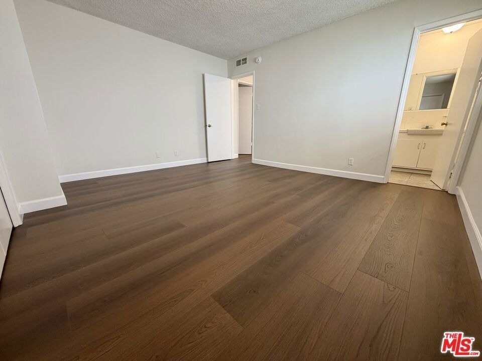 11727 Mayfield Avenue - Photo 23