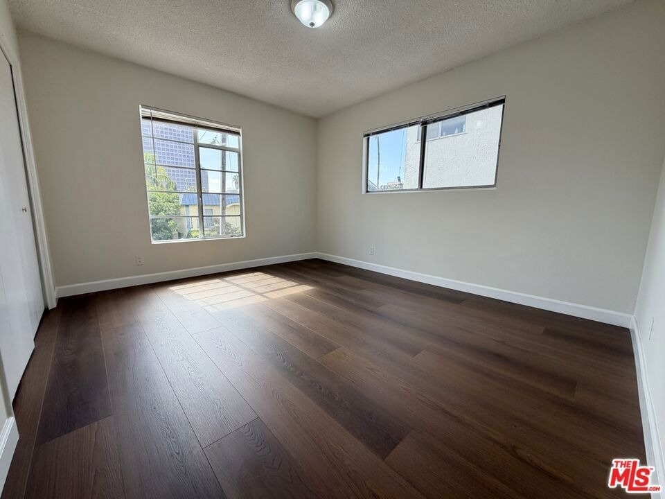 11727 Mayfield Avenue - Photo 12