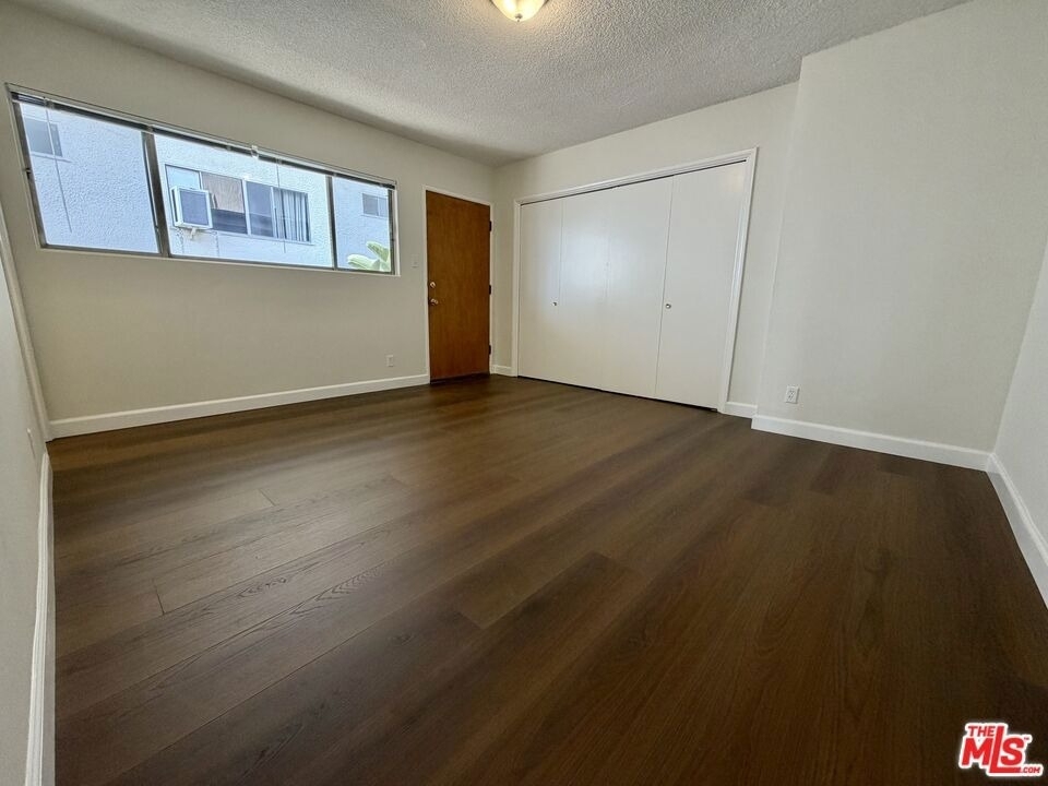 11727 Mayfield Avenue - Photo 19