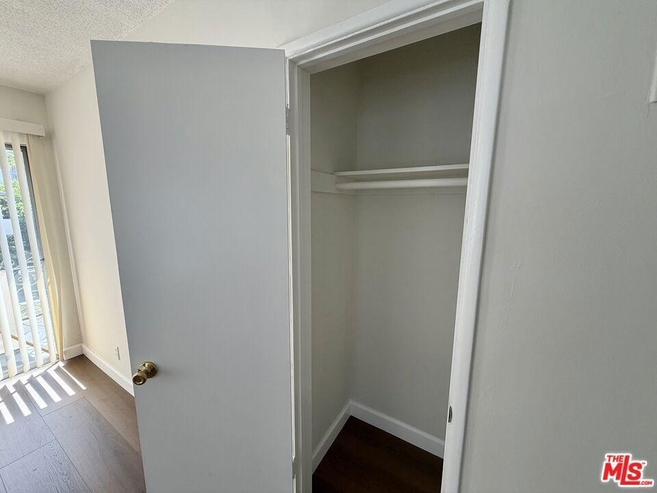 11727 Mayfield Avenue - Photo 11