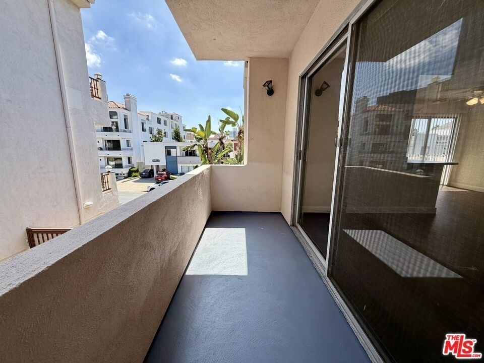 11727 Mayfield Avenue - Photo 2