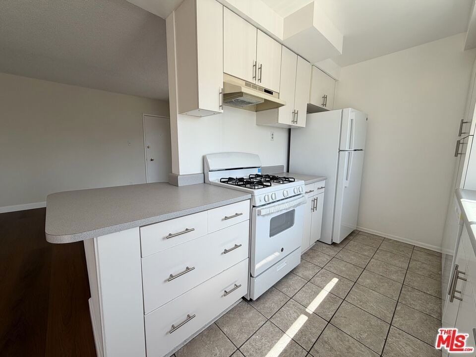 11727 Mayfield Avenue - Photo 9
