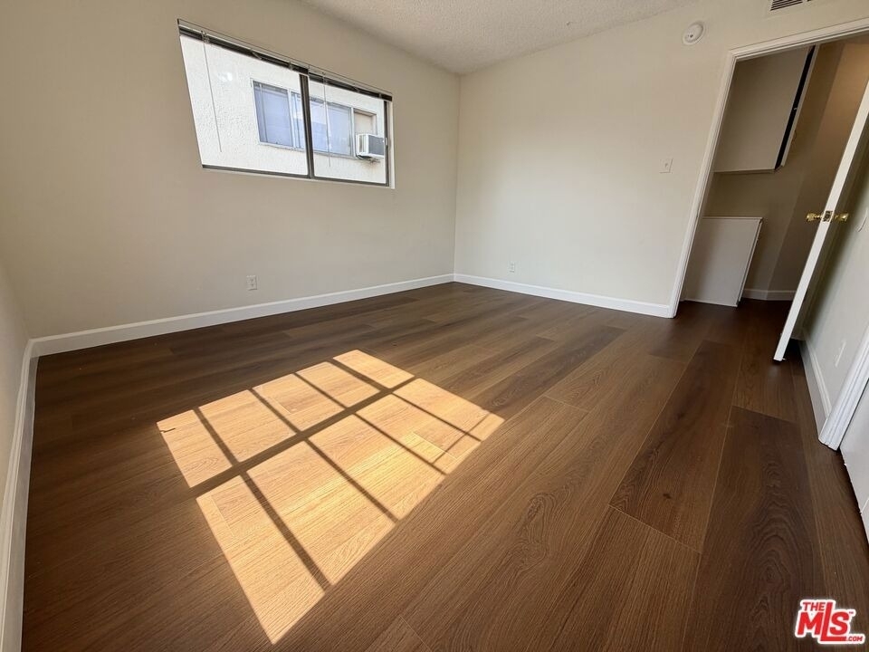 11727 Mayfield Avenue - Photo 16