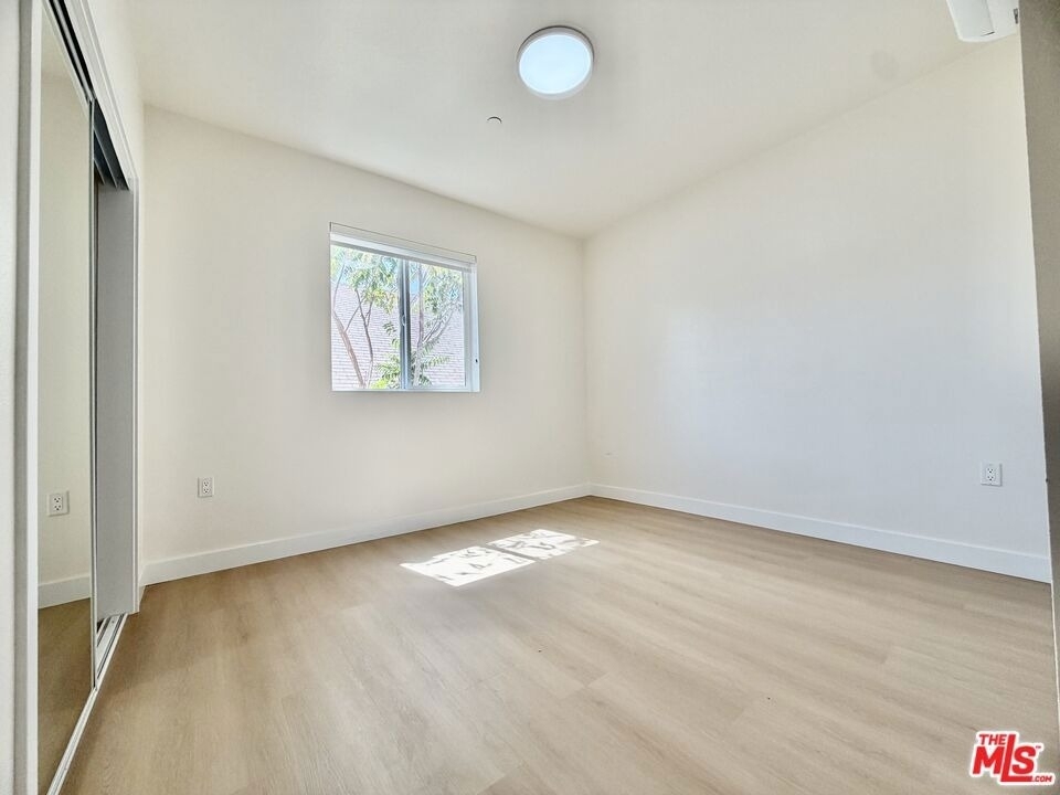 233 1/2 N Chicago Street - Photo 4