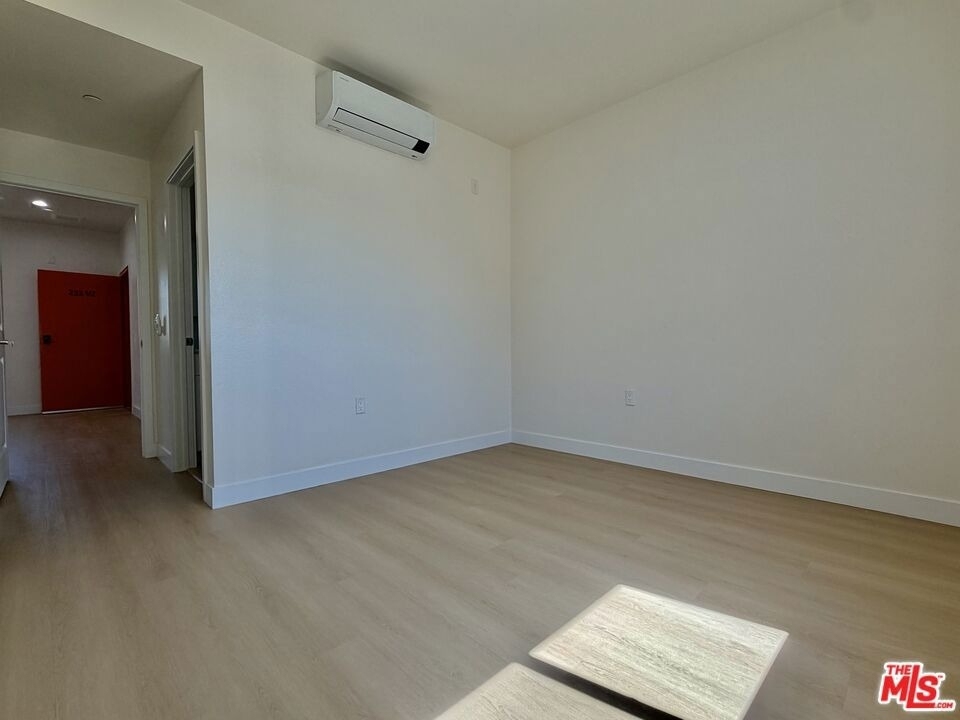 233 1/2 N Chicago Street - Photo 6