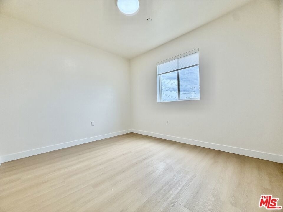 235 1/2 N Chicago Street - Photo 10