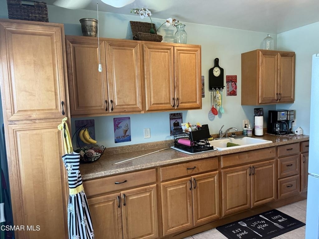 1869 Patricia Avenue - Photo 2