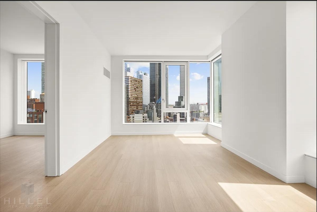 42nd Road - Photo 1