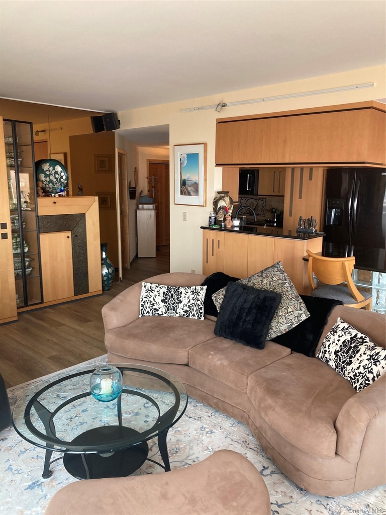 780 W Broadway - Photo 6