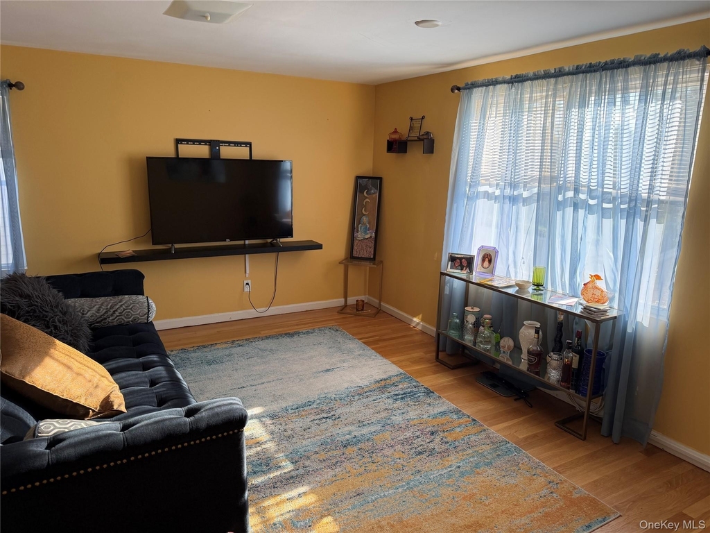 222 Colonial Avenue - Photo 3