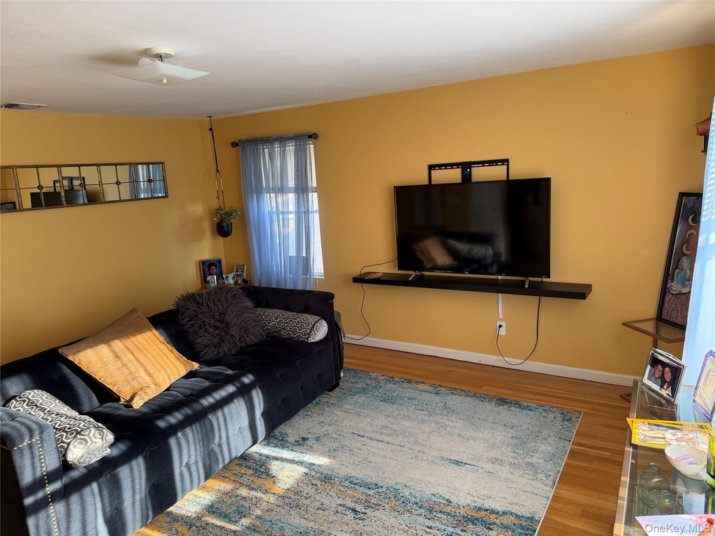 222 Colonial Avenue - Photo 2