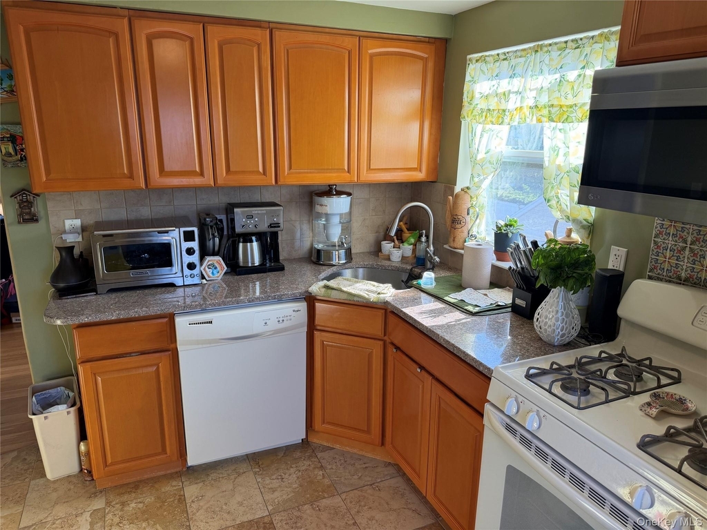 222 Colonial Avenue - Photo 9