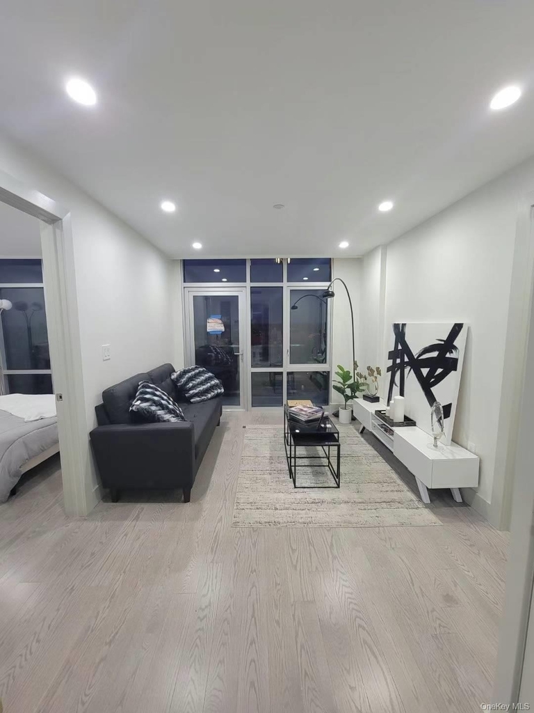 41-62 Bowne Street - Photo 1