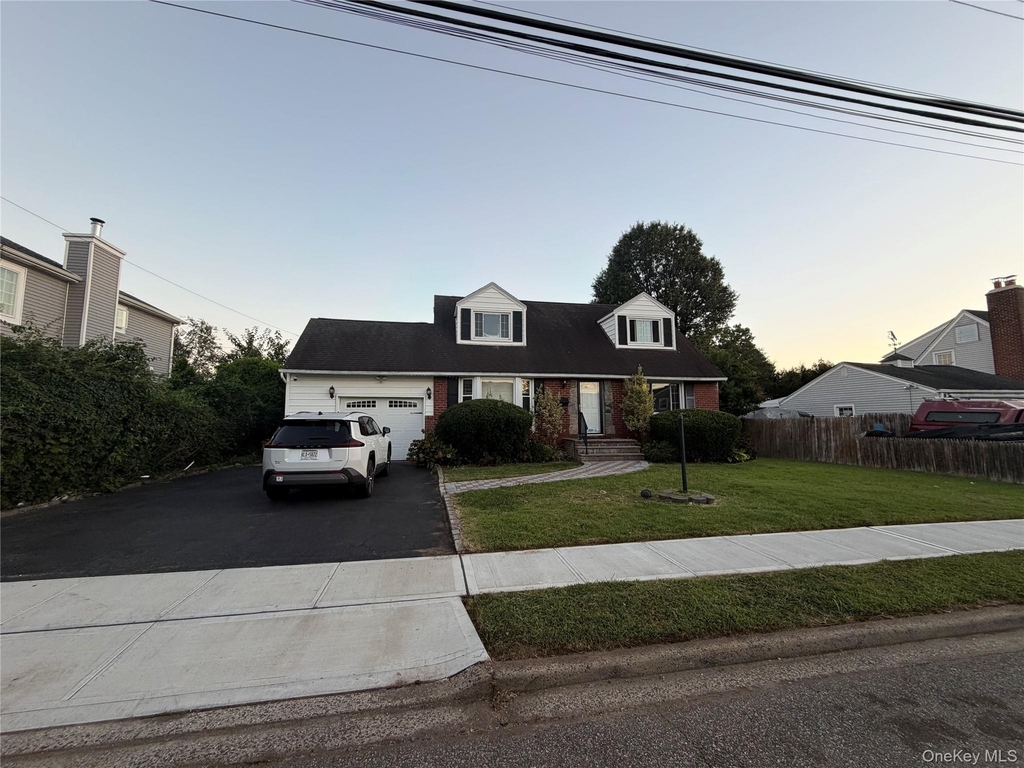 18 Alexander Avenue - Photo 0