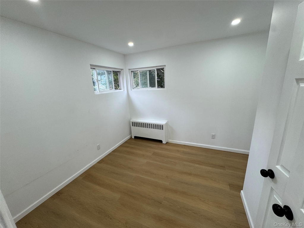 303 Woodbury Road - Photo 5