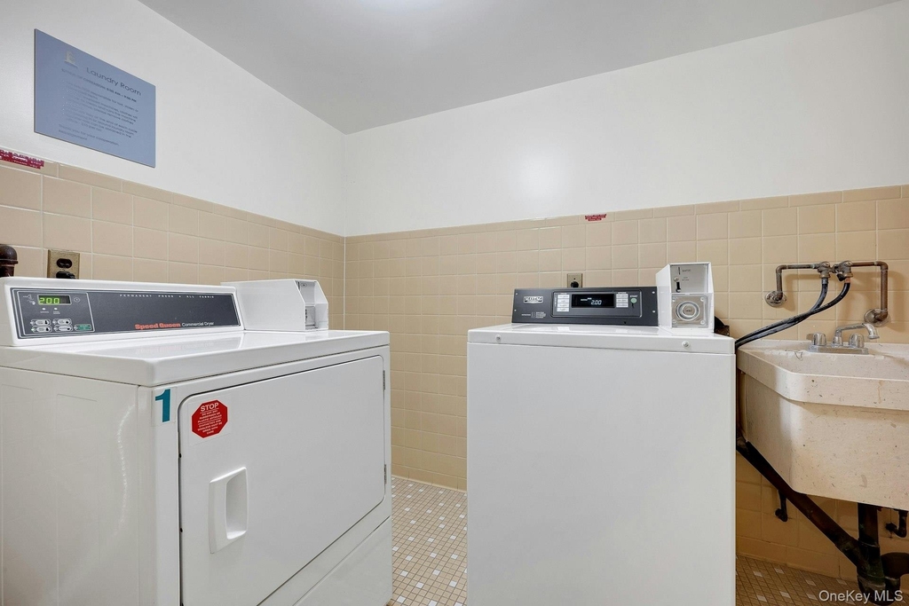 2 Park Avenue - Photo 16