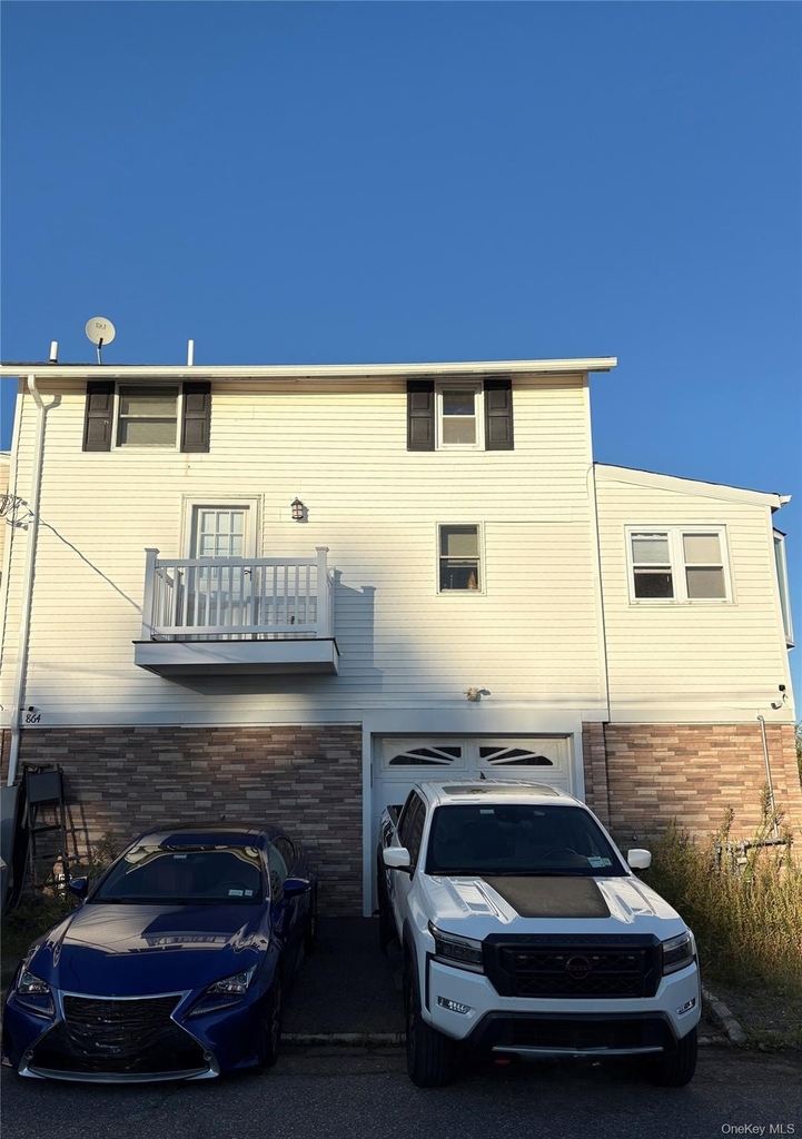 864 Walnut Street - Photo 0