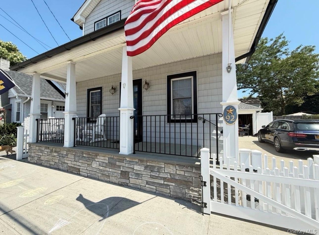 92 Hewlett Avenue - Photo 1