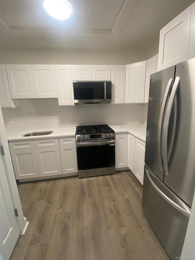 587 Main Street - Photo 3