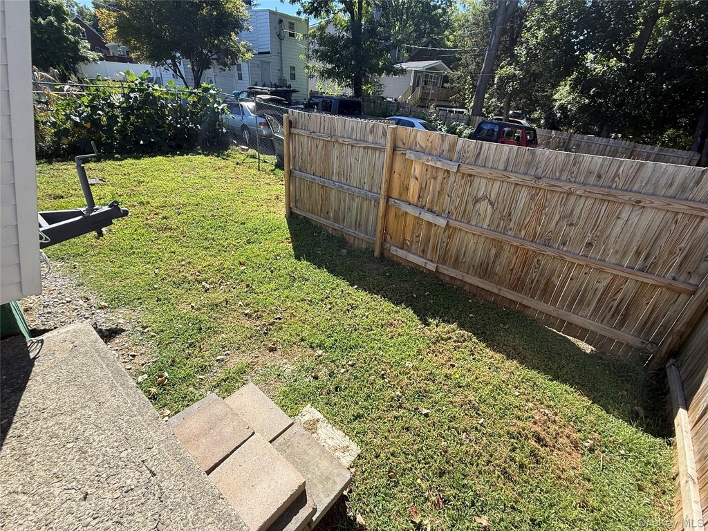 275 Robinson Avenue - Photo 15