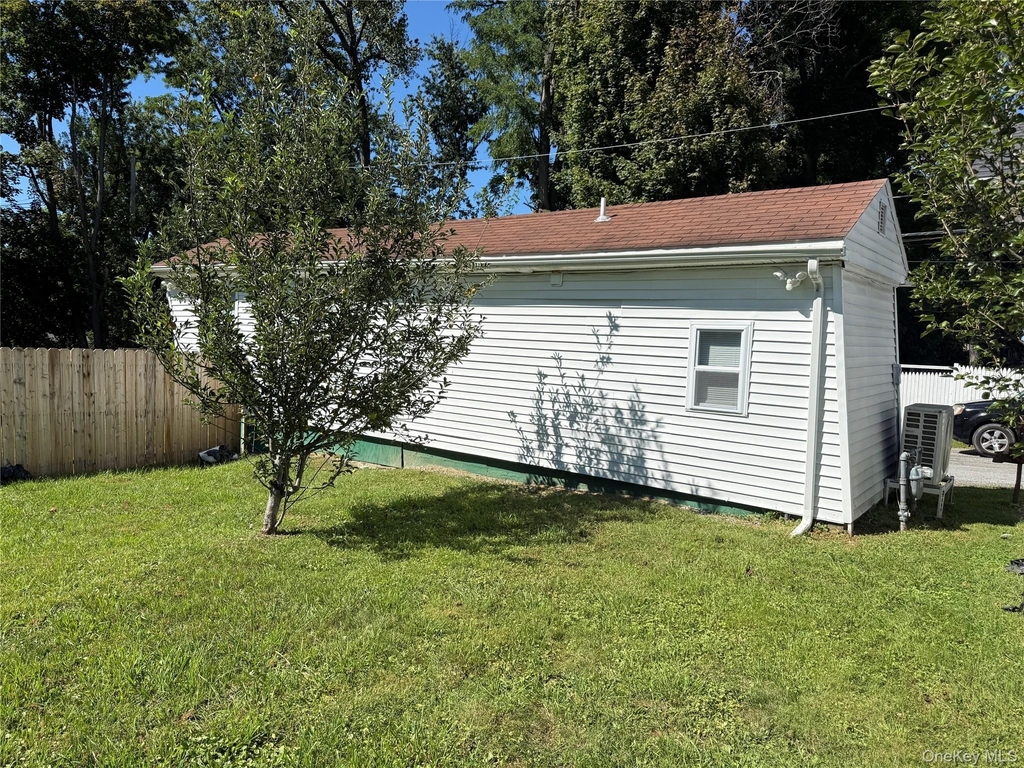 275 Robinson Avenue - Photo 16