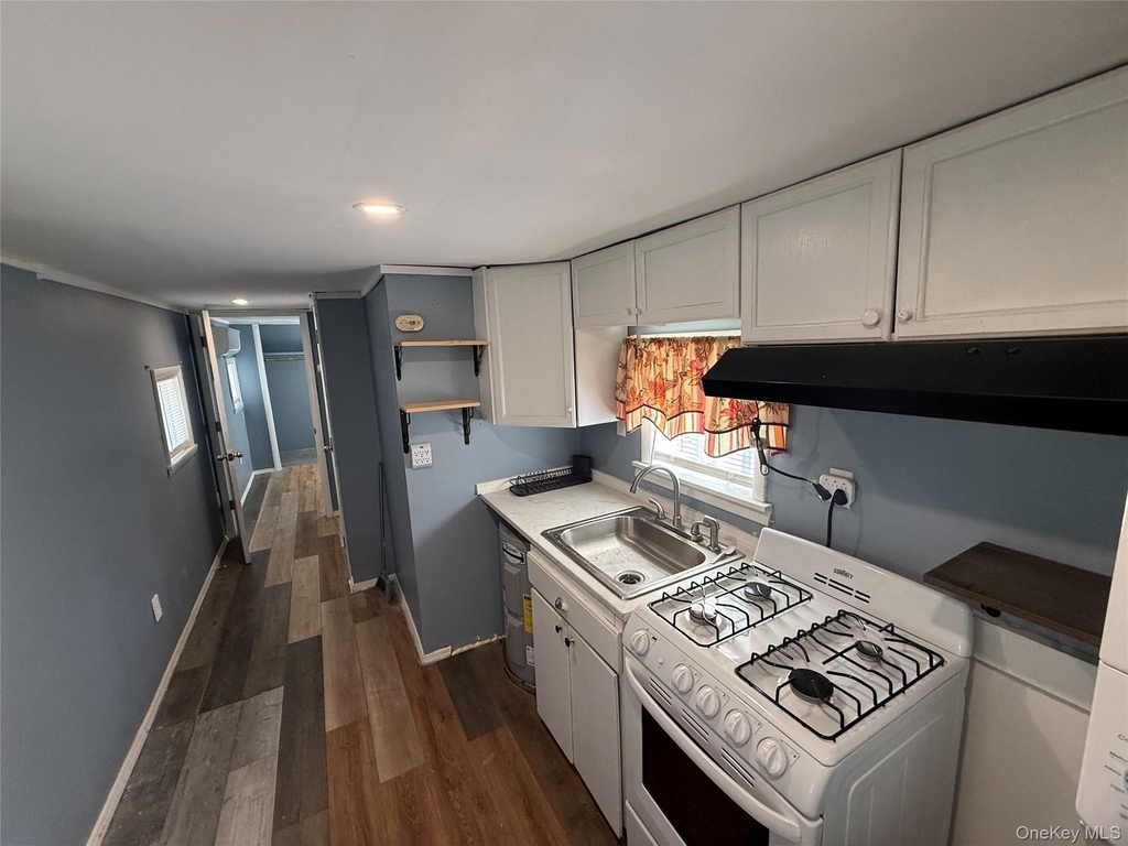 275 Robinson Avenue - Photo 3