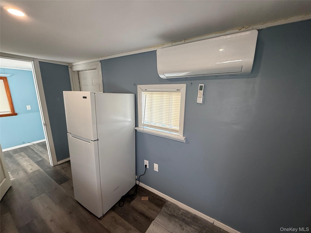 275 Robinson Avenue - Photo 5