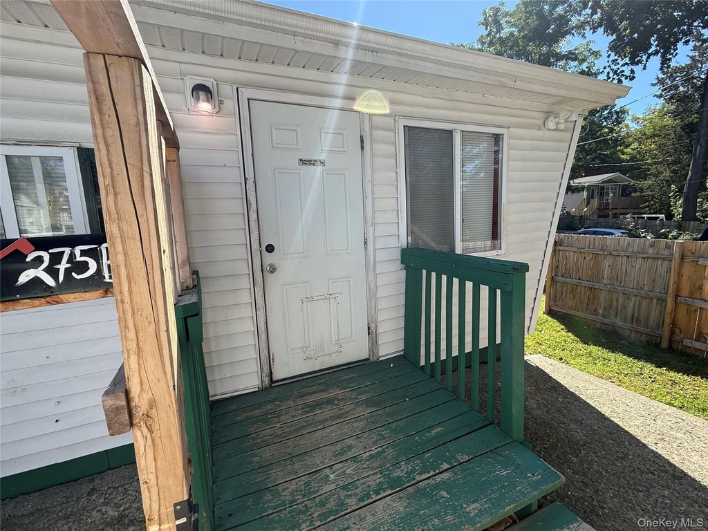 275 Robinson Avenue - Photo 2