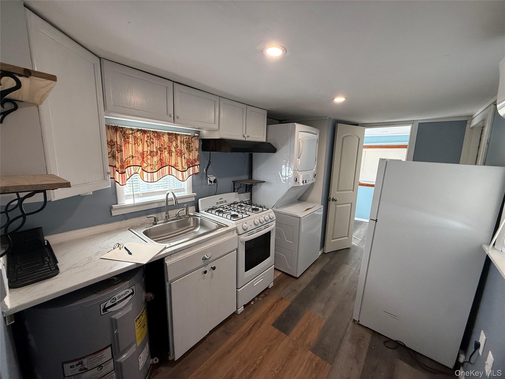 275 Robinson Avenue - Photo 4