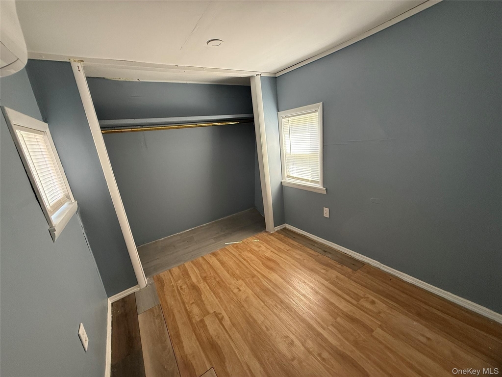 275 Robinson Avenue - Photo 9
