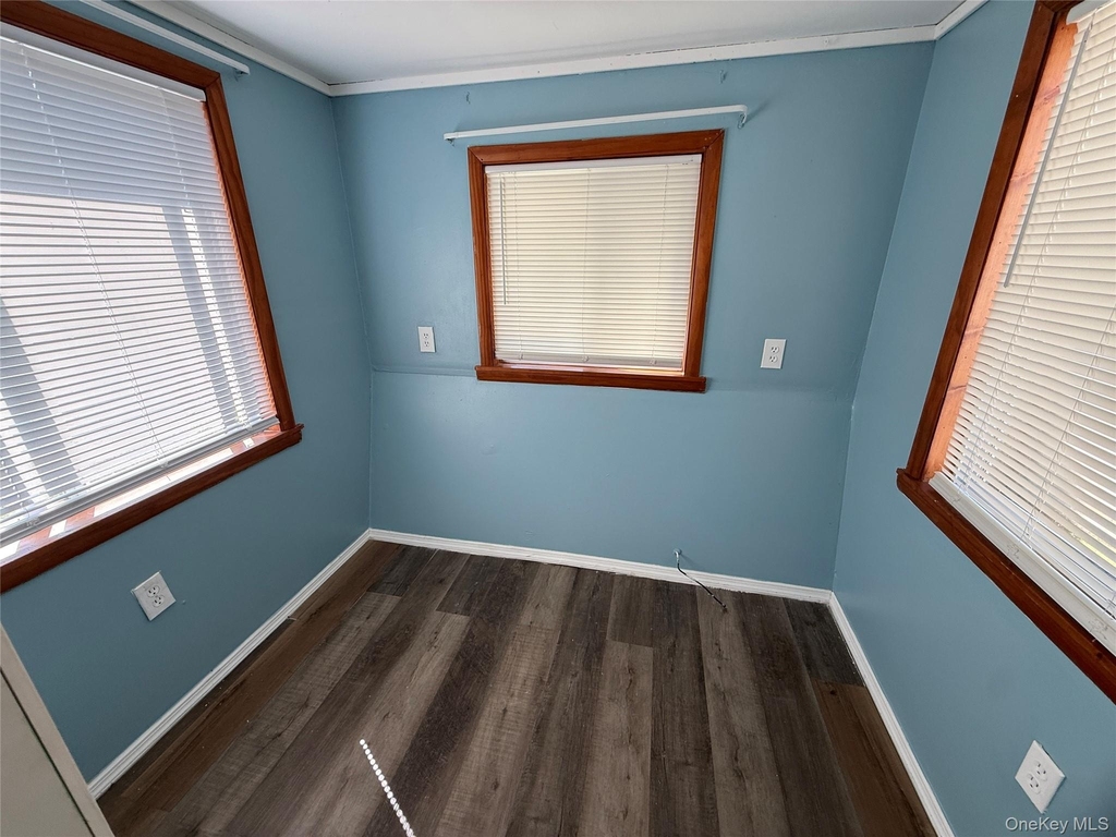 275 Robinson Avenue - Photo 6