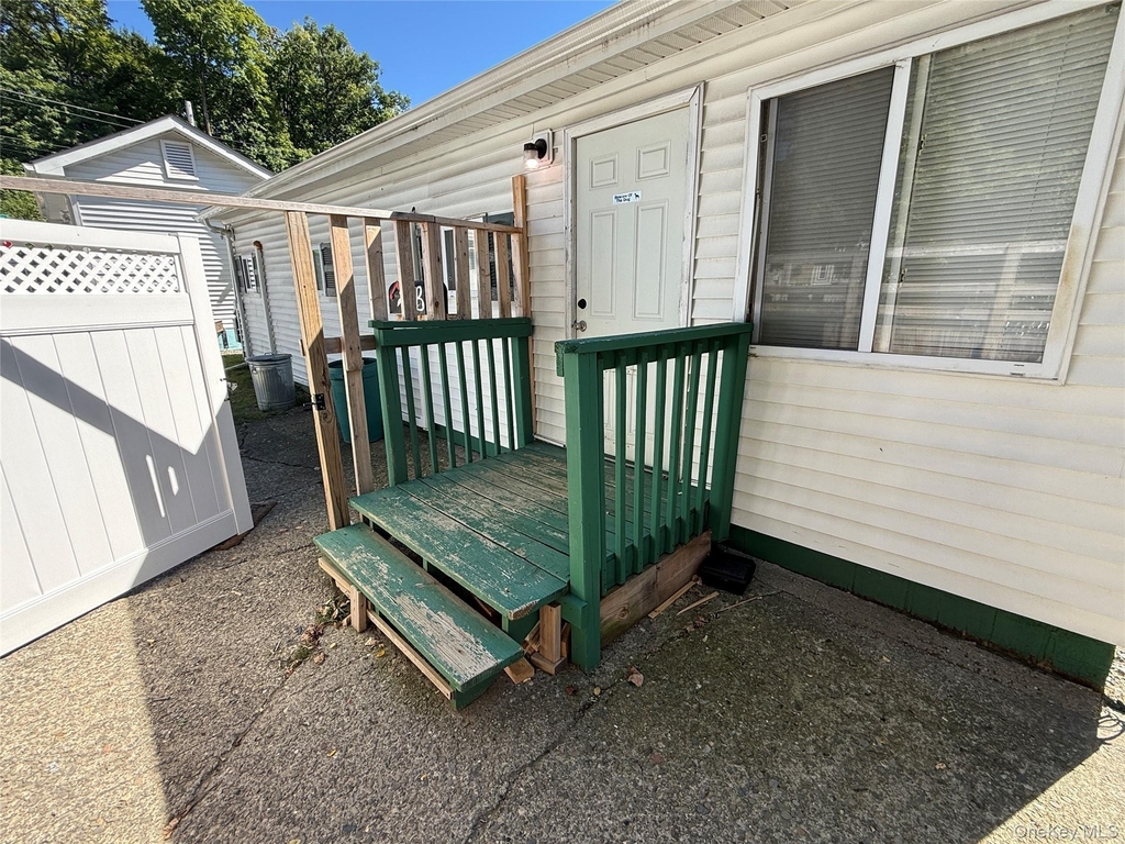 275 Robinson Avenue - Photo 1